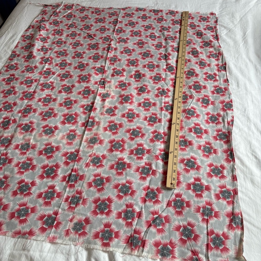 Vintage large feedsack 1940s cotton gray muted red 1+ yard quilting crafting - Picture 4 of 9